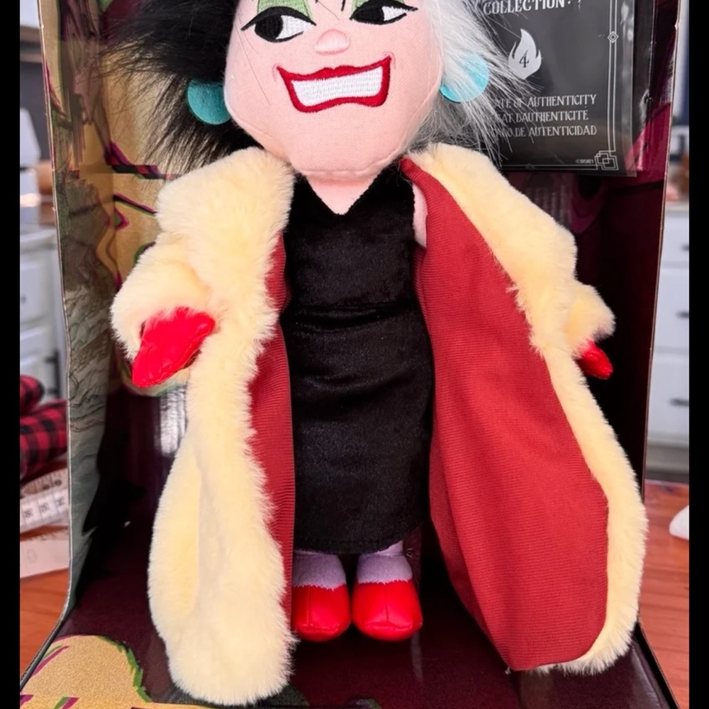Disney Villain Collection Cruella De Vil 13” Plushy Limited Edition New/Box $35 - Picture 12 of 12